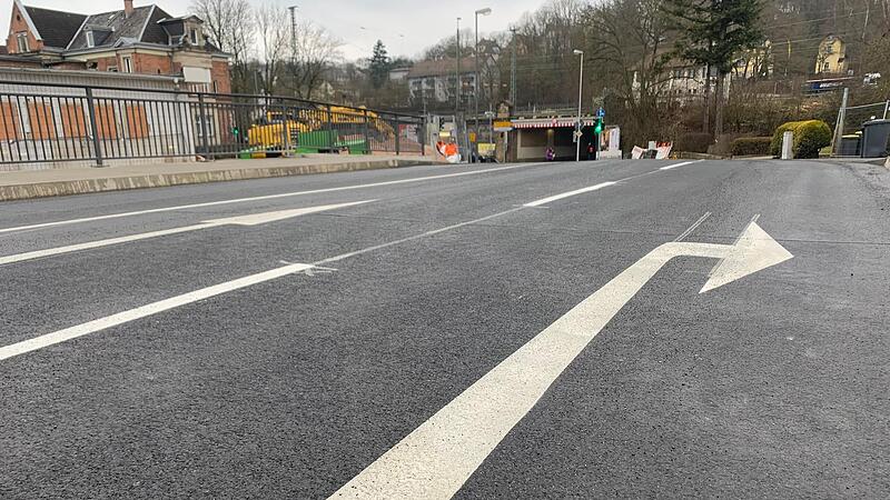 Freie Fahrt im Kanonenweg in Coburg: Nach rund einem Jahr Vollsperrung wurde die wichtige Verkehrsachse im Norden der Stadt am Dienstagmorgen wieder freigegeben. Freie Fahrt im Kanonenweg in Coburg: Nach rund einem Jahr Vollsperrung wurde die wichtige Verkehrsachse im Norden der Stadt am Dienstagmorgen wieder freigegeben.