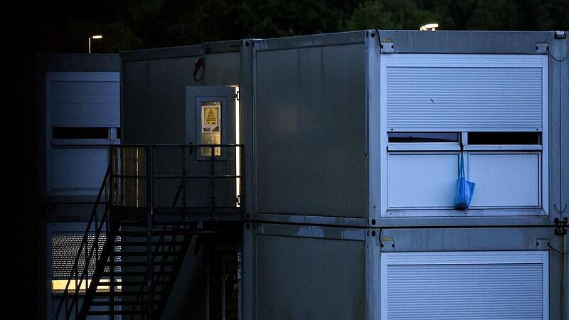 Bis Herbst 2022 reichten im Landkreis Immobilien aus, die von Privatpersonen zur Verf&uuml;gung gestellt wurden. Seit Jahresbeginn muss auch auf Wohncontaineranlagen (hier eine Anlage in Nordrhein -Westfalen) zur&uuml;ckgegriffen werden.