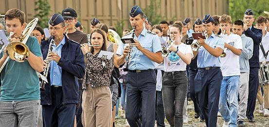 Marschprobe mit den Berufsmusikern in Erfurt.