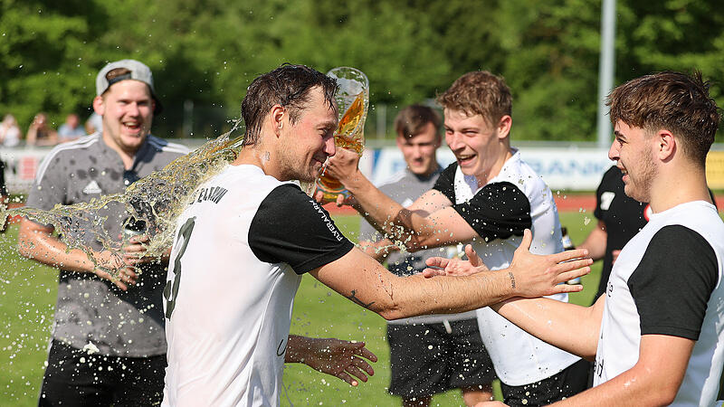 SG Eltmann: Die pure Freude über den Titel.Meisterfeier SG Eltmann SG Eltmann: Die pure Freude über den Titel.