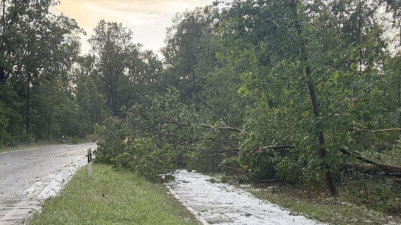 Unwetter wütet über Erlangen und Nürnberg: Hagel und Straßenblockaden Unwetter wütet über Erlangen und Nürnberg: Hagel und Straßenblockaden