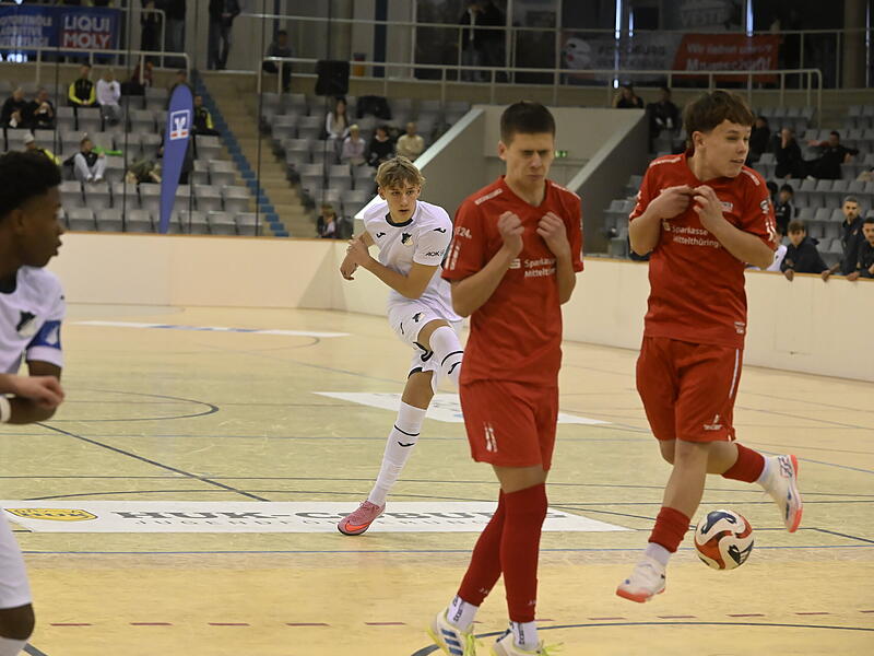 Duell um den Sieg: Das Finale zwischen der TSG Hoffenheim (wei&szlig;e Trikots) und Rot-Wei&szlig; Erfurt gibt es in voller L&auml;nge.