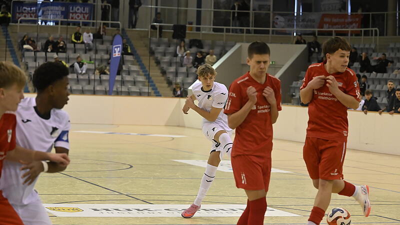 Duell um den Sieg: Das Finale zwischen der TSG Hoffenheim (wei&szlig;e Trikots) und Rot-Wei&szlig; Erfurt gibt es in voller L&auml;nge.