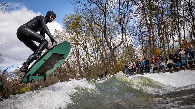 Surfer an der Eisbachwelle