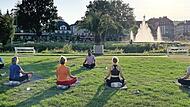 Im Bad Kissinger Luitpoldpark ist am 27. Juni, Yoga-Tag. Jeder kann mitmachen, unabhängig vom Alter und ob man Anfänger oder Fortgeschrittener ist. Im Bad Kissinger Luitpoldpark ist am 27. Juni, Yoga-Tag. Jeder kann mitmachen, unabhängig vom Alter und ob man Anfänger oder Fortgeschrittener ist.