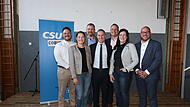 Einstimmiges Votum für Bernd Höfer von CSU Landvolk als Bürgermeister Meeder Menschen vor einer Wand