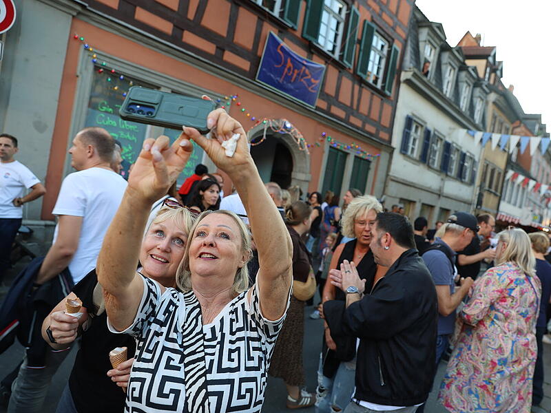 Donnerstagabend auf der Bamberger Sandkerwa 2026.