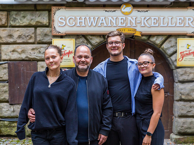 Kaum eine Familie ist &uuml;ber die Jahre so eng mit dem Kellerwald zusammengewachsen wie die Yildirims, wirtschaftlich und privat. Zu Besuch bei Dilara (16), Haldun (53), Kemal (18) und Selin (21).