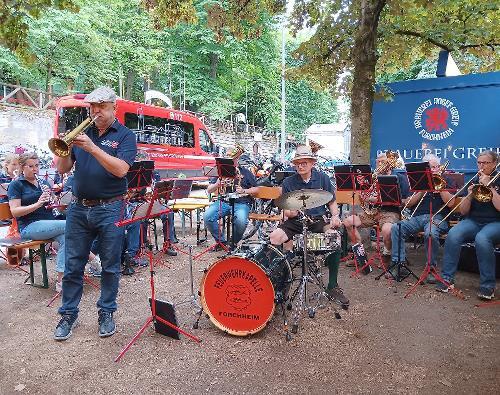 Für die musikalische Umrahmung sorgte traditionell die Kapelle der Feuerwehr Forchheim mit zünftiger Blasmusik. Für die musikalische Umrahmung sorgte traditionell die Kapelle der Feuerwehr Forchheim mit zünftiger Blasmusik.
