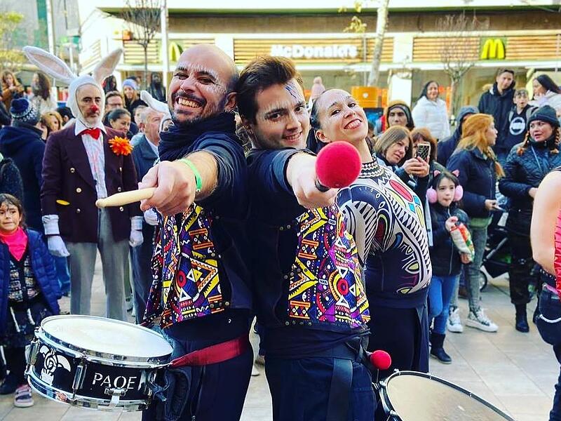 Von Mallorca nach Coburg: Die Mitglieder der Gruppe Calle Manigua sind vor allem auch f&uuml;r ihre  bunten und kreativen Kost&uuml;me bekannt. Am Samba-Festival in Coburg nehmen sie dieses Jahr zum ersten Mal teil.