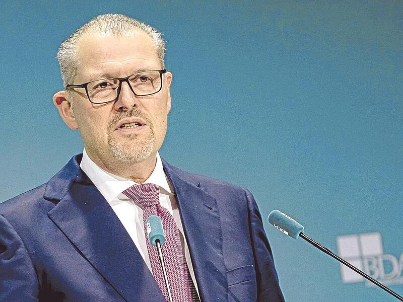 BDA-Pr&auml;sident Rainer Dulger berichtet, dass Firmeninhaber verst&auml;rkt im Ausland investieren.