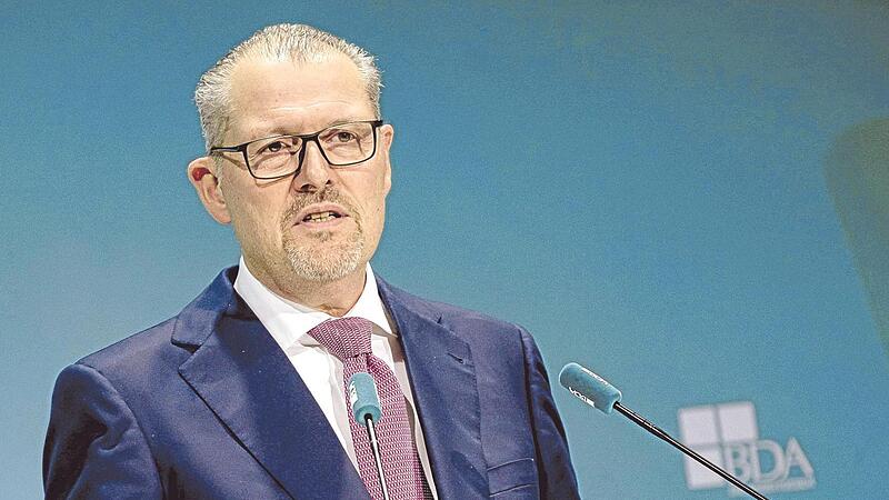 BDA-Pr&auml;sident Rainer Dulger berichtet, dass Firmeninhaber verst&auml;rkt im Ausland investieren.