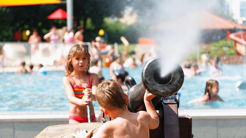 Neustadter Märchenbad. Neustadter Märchenbad.