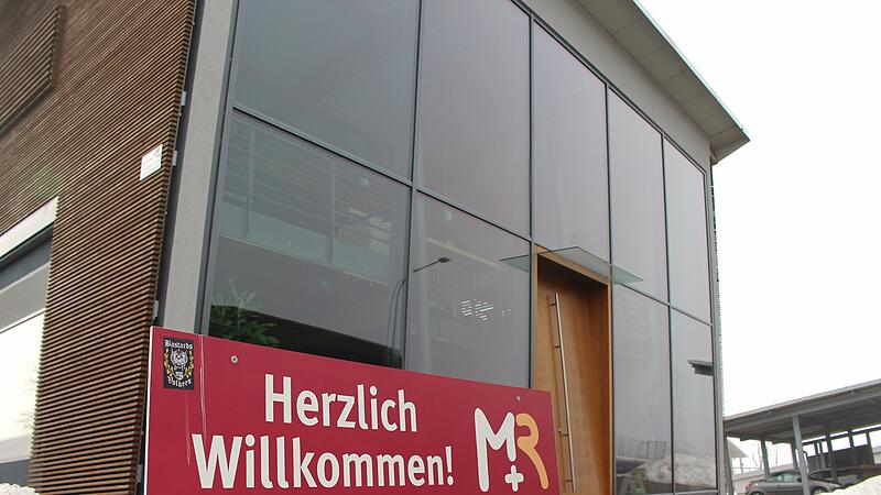 Vor 25 Jahren ist der Schreinerbetrieb "Möbel und Raum" von Schönderling nach Schondra in das Gewerbegebiet Märzgrund gezogen. Vor 25 Jahren ist der Schreinerbetrieb "Möbel und Raum" von Schönderling nach Schondra in das Gewerbegebiet Märzgrund gezogen.