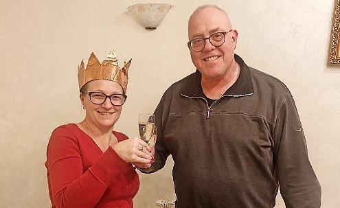 K&ouml;nigin 2026, Wirtin Helena Garrubba, und Vorsitzender Manfred Reu&szlig;