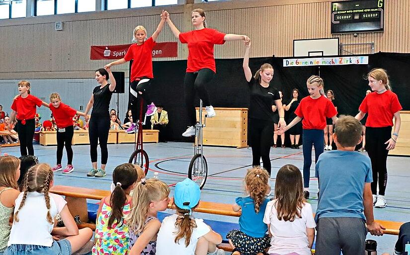 70 Akteure treten in der Ewald-Münch-Halle mit insgesamt elf Nummern auf.Johanna Blum 70 Akteure treten in der Ewald-Münch-Halle mit insgesamt elf Nummern auf.Johanna Blum
