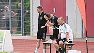Bedient: Das Coburger Trainerteam und Cheftrainer Lars Müller (links).