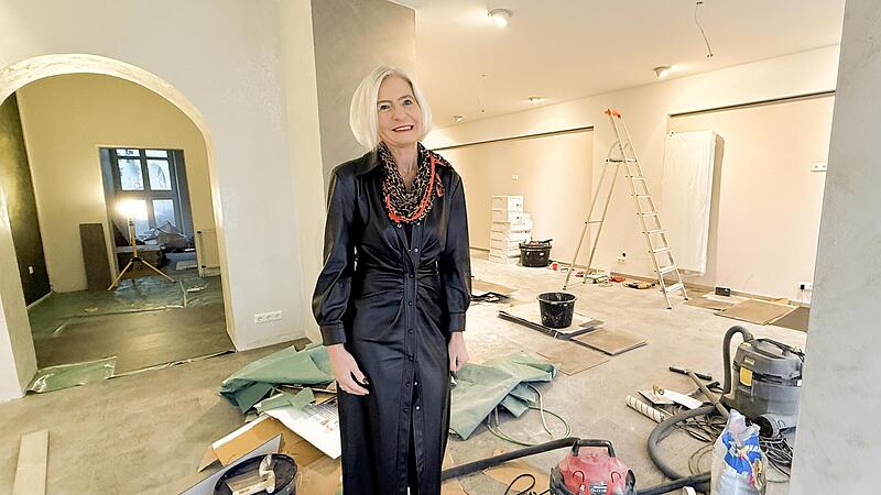 Noch gibt es viel zu tun, doch Sonja Hoier ist zuversichtlich, dass bis zum 25. Oktober aller perfekt ist: Sie m&ouml;chte im ehemaligen Brillengesch&auml;ft beim Marktplatz ein Braut- und Abendmodenfachgesch&auml;ft einrichten.