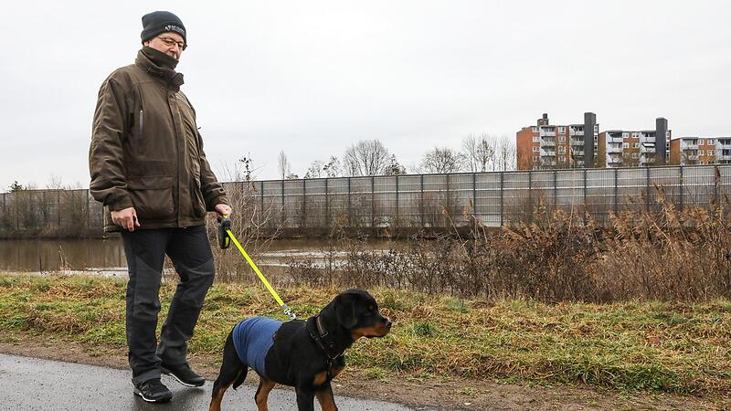 Christian Peter mit Fee  beim t&auml;glichen Spaziergang.Forchheim & Fr&auml;nkische Schweiz