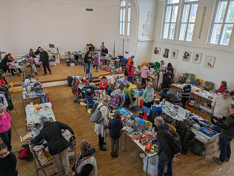 Das Herder-Gymnasium lockte Flohmarkt-Liebhaber.Earth Day Forchheim Das Herder-Gymnasium lockte Flohmarkt-Liebhaber.Earth Day Forchheim