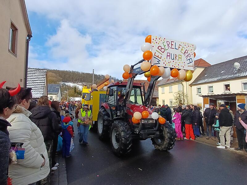Rosenmontagszug in Aura