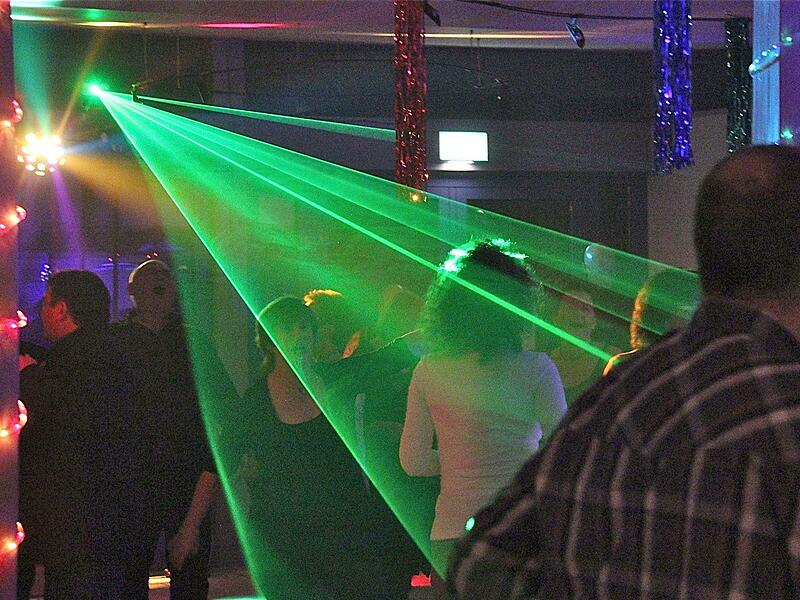 Sehr atmosphärisch war der Silvesterball in der Georgi-Kurhalle vor acht Jahren. Dieses Jahr fällt die Veranstaltung wegen der Corona-Pandemie erneut aus. Foto: Archiv/Gerd Schaar Sehr atmosphärisch war der Silvesterball in der Georgi-Kurhalle vor acht Jahren. Dieses Jahr fällt die Veranstaltung wegen der Corona-Pandemie erneut aus. Foto: Archiv/Gerd Schaar