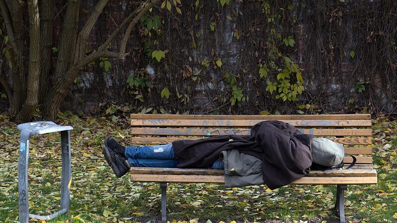 Schlafen auf der Parkbank – eher eine Ausnahme in Coburg. Es gibt die Obdachlosenherberge und im Fall von einer Zwangsräumung wird vorher nach einer Lösung gesucht. Schlafen auf der Parkbank – eher eine Ausnahme in Coburg. Es gibt die Obdachlosenherberge und im Fall von einer Zwangsräumung wird vorher nach einer Lösung gesucht.