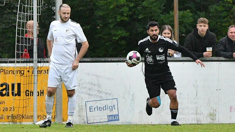 Ertan Sener (rechts) erzielte im Spiel gegen den FC Burgkunstadt das 3:0. Ertan Sener (rechts) erzielte im Spiel gegen den FC Burgkunstadt das 3:0.