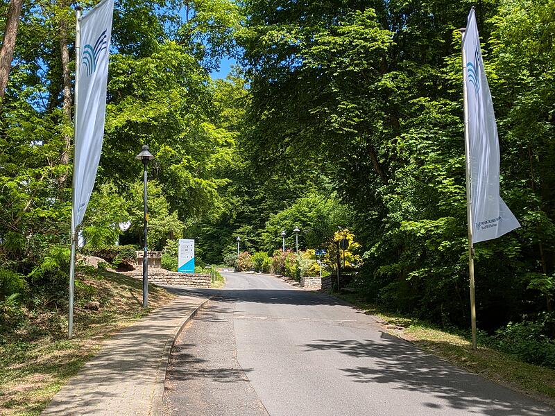 Die Zufahrt zur Privatklinik Regena in Bad Brückenau. Die Zufahrt zur Privatklinik Regena in Bad Brückenau.