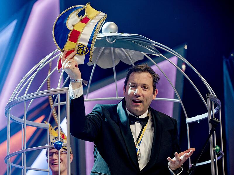 Dorothee B&auml;r erh&auml;lt Orden wider den tierischen Ernst