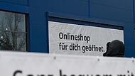 Der Lockdown zwingt einen geradezu, mehr Dinge online zu kaufen.  Keine gute Entwicklung für den ohnehin arg gebeutelten Einzelhandel.
