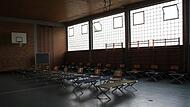 Turnhallen wie die in Breitbrunn haben sich auch schon als Notunterkünfte für Flüchtlinge bewährt. Und jetzt: Winterhilfe?