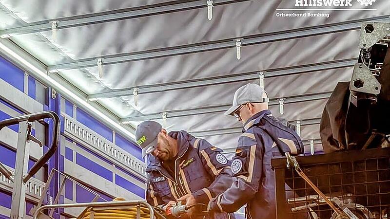 Gemeinsame Aktion der Freiwilligen Feuerwehr und THWs am Seen bei Baunach