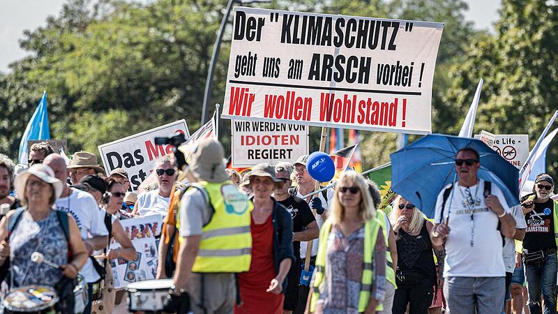 Unter dem Motto "Gr&uuml;ner Wahnsinn! Ohne mich!" fand am Sonntag in Aschaffenburg eine Demonstration statt.