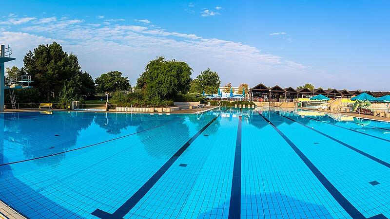 Hallstädter Freibad Die Badesaison endet im Freibad in Hallstadt später als bei anderen Freibädern in der Region. „Wir bleiben mindestens bis zum 15. September geöffnet“, sagt Freibadleiter Detlef Friedrich.
