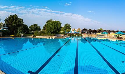 Die Badesaison endet im Freibad in Hallstadt sp&auml;ter als bei anderen Freib&auml;dern in der Region. &bdquo;Wir bleiben mindestens bis zum 15. September ge&ouml;ffnet&ldquo;, sagt Freibadleiter Detlef Friedrich.