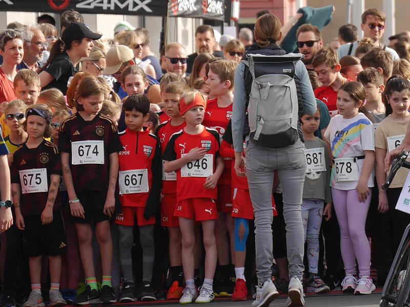 Auch im Jahr 2024 starteten viele Kinder beim Sch&uuml;lerlauf in Baiersdorf.