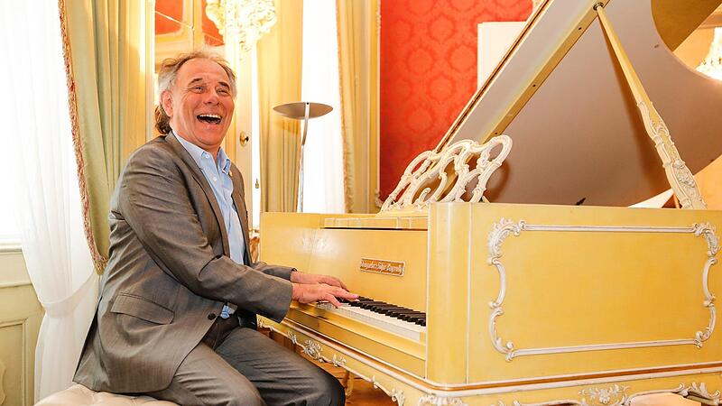 Udo Schmidt-Steingraeber spielt gern auf dem 140 Jahre alten "Liszt-Flügel". Er ist das Schmuckstück des Rokoko- und Kammermusiksaals im 1754 errichteten Steingraeber-Haus.