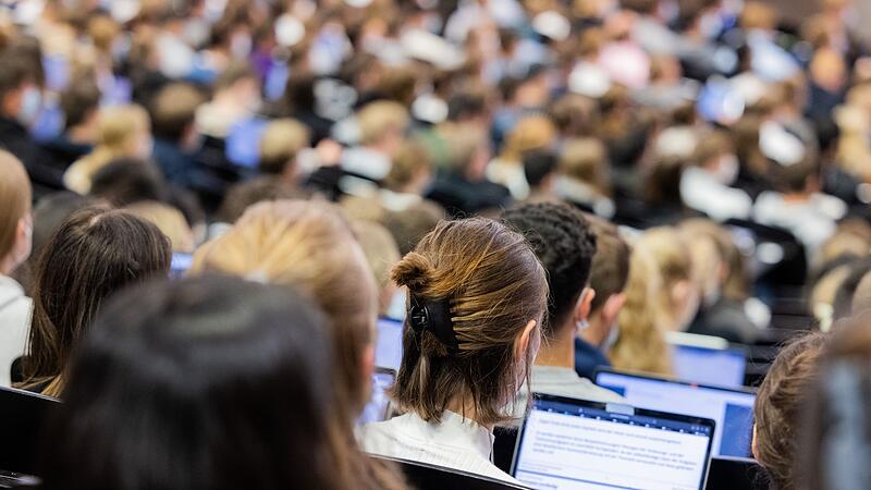 Job, Kinder, Pflege: Zahl der Teilzeit-Studierenden geht zurück Job, Kinder, Pflege: Zahl der Teilzeit-Studierenden geht zurück