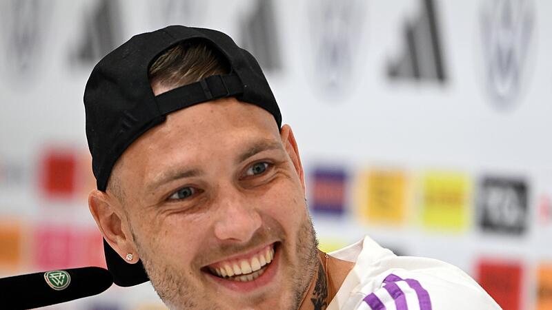 Der Enkel ist ber&uuml;hmt, Oma Rosi ist es jetzt auch: Nationalspieler David Raum &uuml;ber das Telefonat mit der Oma aus Ebern.
