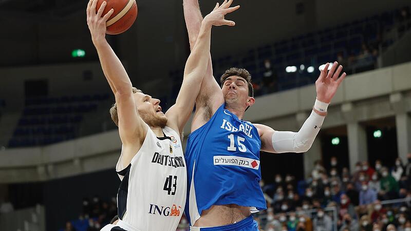 Ein Vorbild in Sachen Einsatz: Christian Sengfelder (links). Der Brose-Kapitän legte in den vergangenen sechs WM-Qualifikationsspielen durchschnittlich 15,3 Punkte und sechs Rebounds auf.