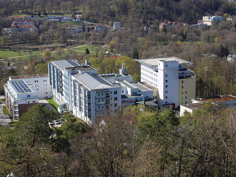 St. Elisabeth Krankenhaus von der Burgruine Botenlauben aus