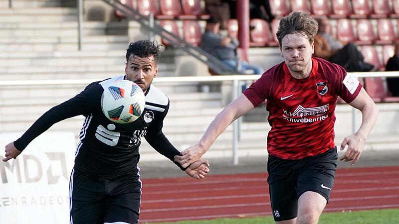 An die Hand nehmen k&ouml;nnen Aykut Civelek (Li, hier gegen Schwebenrieds Simon Wei&szlig;enberger) und der FC Coburg den FC Lichtenfels nicht. Im Rennen um Rang 2 k&ouml;nnen die Vestekicker dem Nachbarn aber unter die Arme greifen.