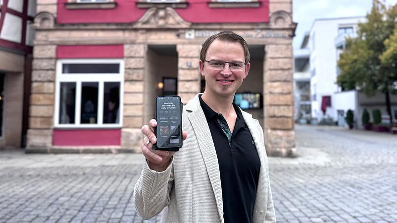 Christopher Kraus Inhaber des Alten Zollhauses in Forchheim stellt seine digitale Anreiseassistenz vor.