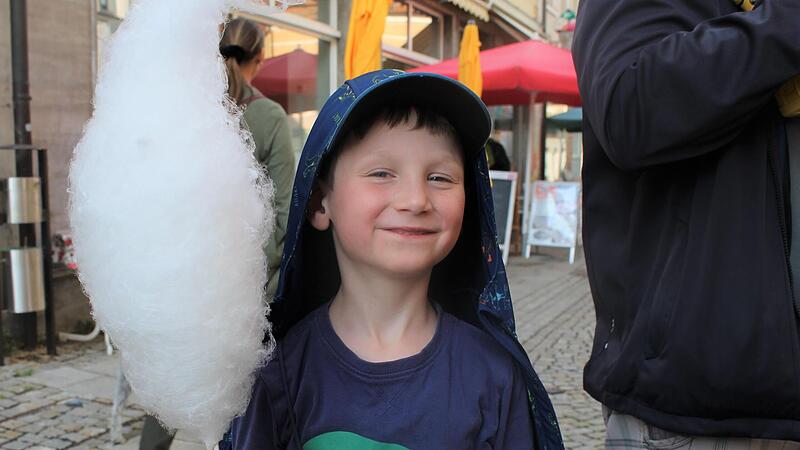 Zuckerwatte ist bei den Kindern besonders beliebt.