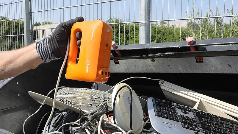Bisher war Anlaufstelle f&uuml;r die Entsorgung kleiner Elektroger&auml;te immer der Wertstoffhof, wie hier in Forchheim-Nord. K&uuml;nftig m&uuml;ssen auch Superm&auml;rkte und Discounter jegliche Altger&auml;te annehmen.Forchheim & Fr&auml;nkische Schweiz