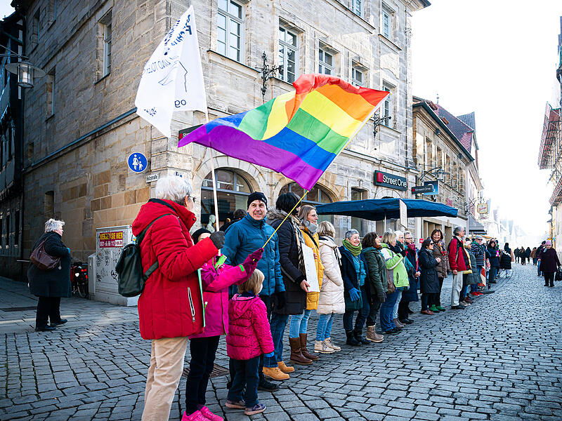 Die sch&ouml;nsten Impressionen von der Menschenkette der Omas gegen Rechts am 8. Februar in Forchheim.