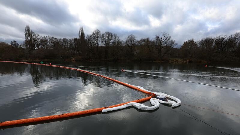 Nach Schiffsunfall auf dem Main Nach Schiffsunfall auf dem Main