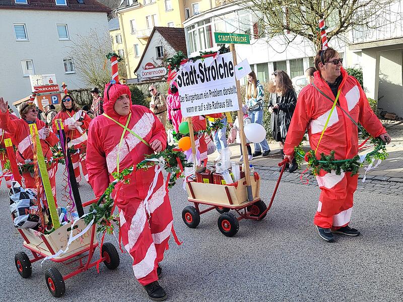Viel los war am Faschingsdienstag, 4. März 2025, beim Faschingszug in Bad Brückenau.