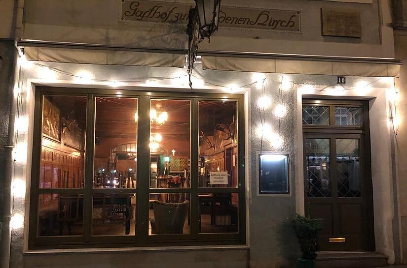 Das Traditionslokal &bdquo;Zum Goldenen Hirschen&ldquo; in Coburg war nach aufwendiger Sanierung im Dezember 2021 neu er&ouml;ffnet worden.
